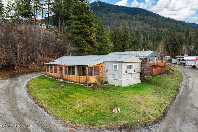 $165,000 | 302 School Street, Unit 11, Hope, ID 83836