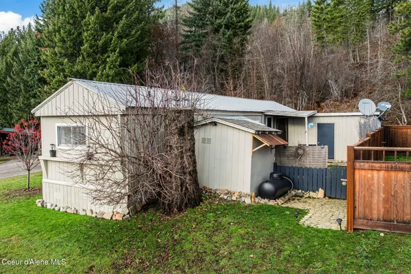 $165,000 | 302 School Street, Unit 11, Hope, ID 83836