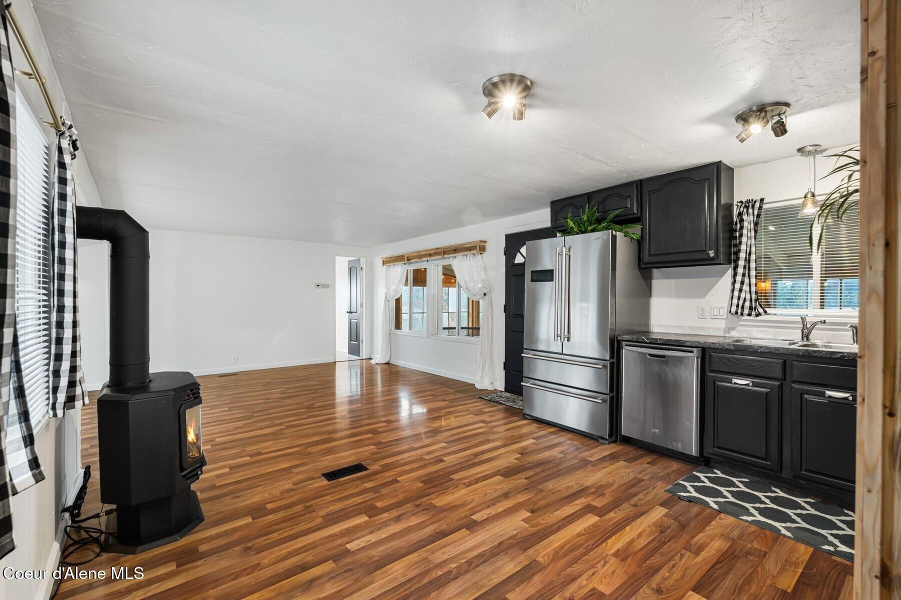 302 School Street, Unit 11 Hope, ID 83836 - Photo 9 of 39 85980001