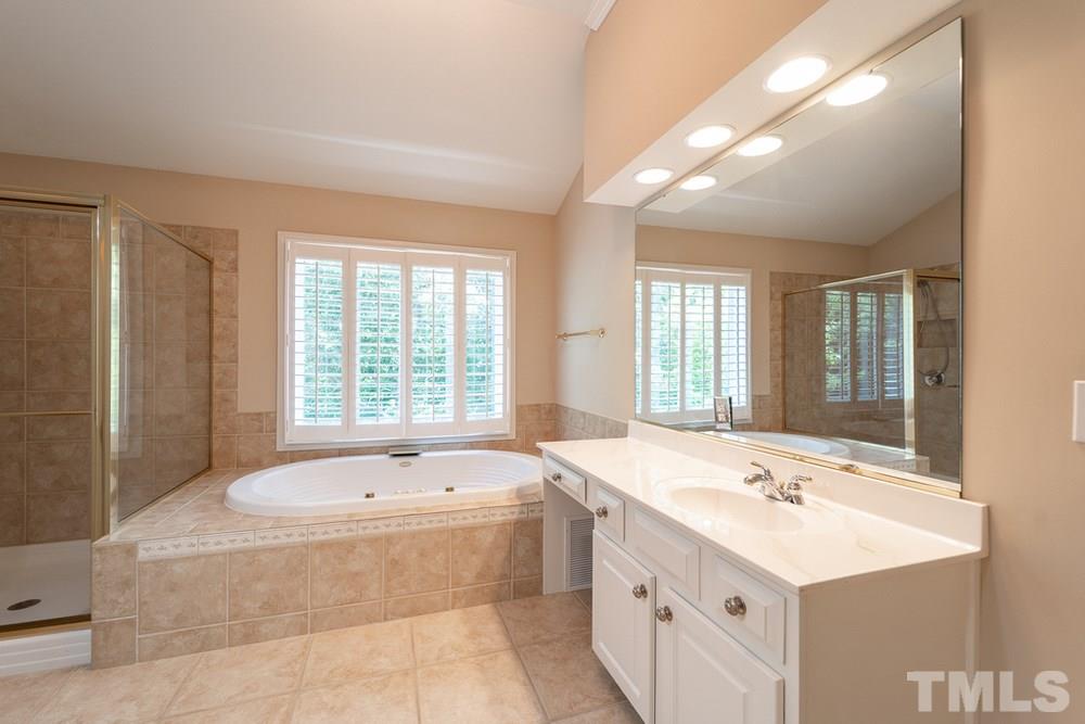 7202 Summit Waters Lane Raleigh, NC 27613 - Photo 22 of 30 Master Bathroom