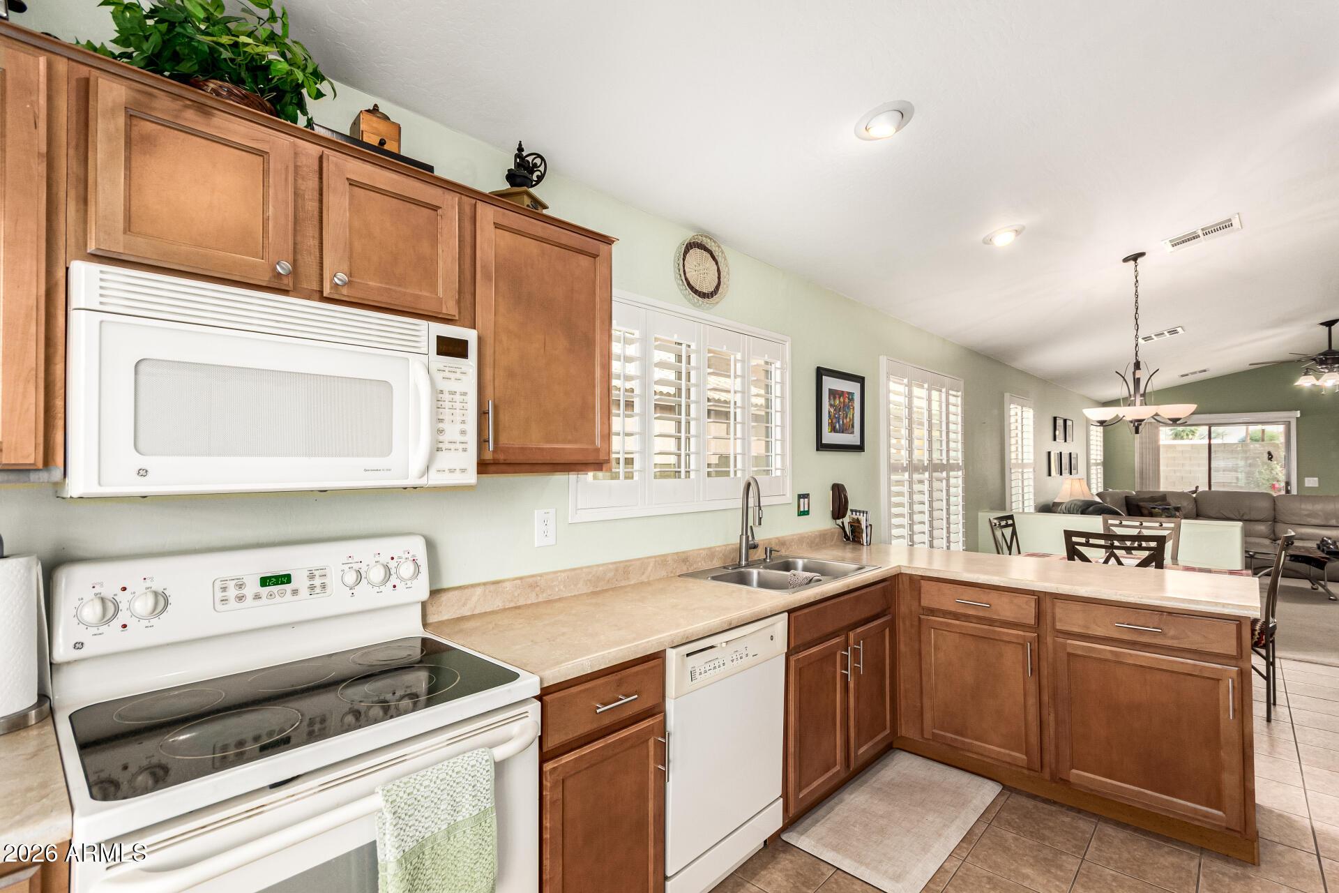 19513 North Madison Road Maricopa, AZ 85139 - Photo 9 of 33 09 Kitchen