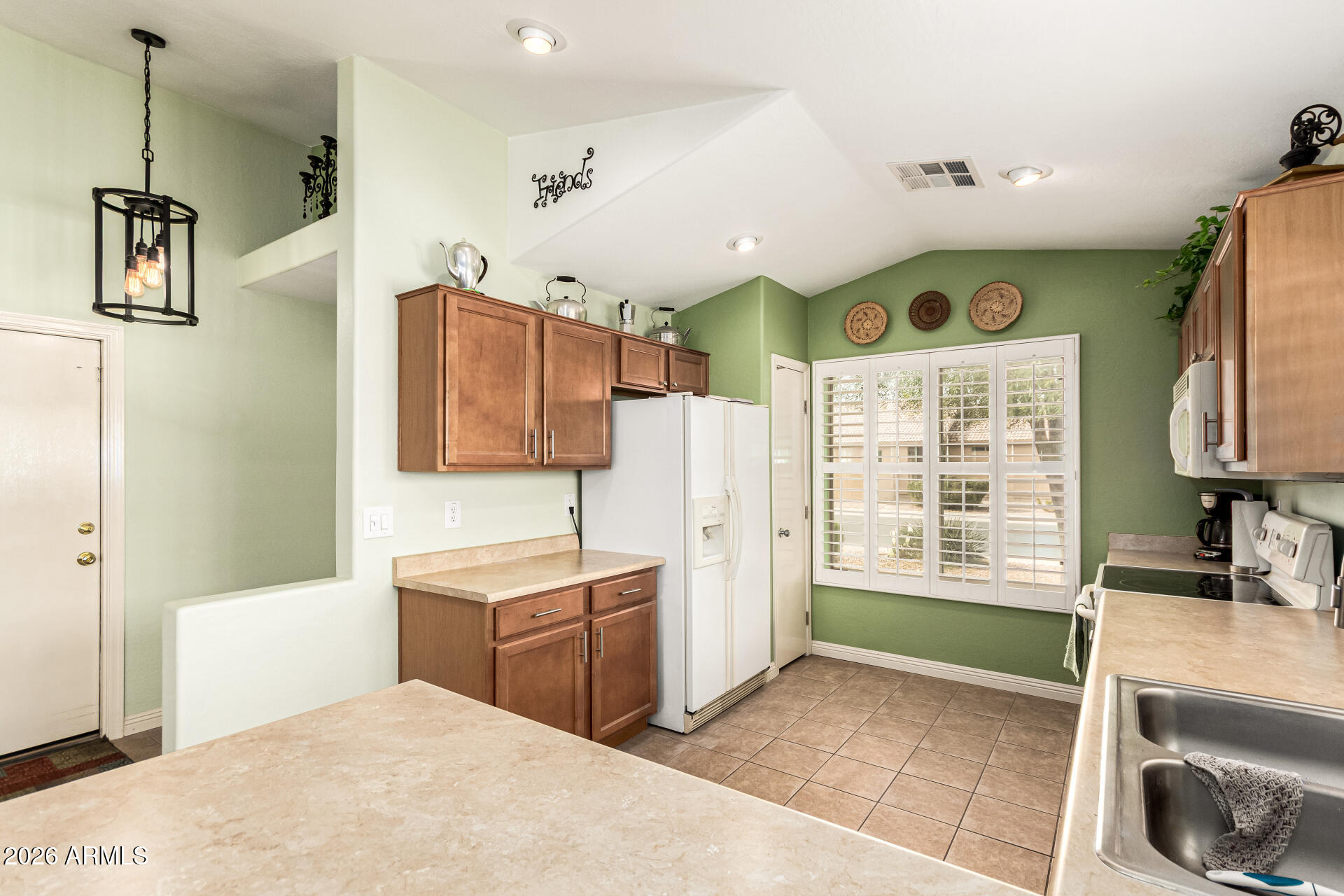 19513 North Madison Road Maricopa, AZ 85139 - Photo 10 of 33 10 Kitchen