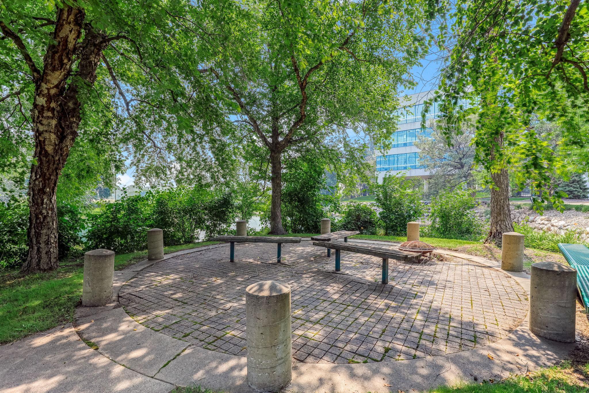 5601 Smetana Drive, Unit 1010 Minnetonka, MN 55343 - Photo 34 of 39