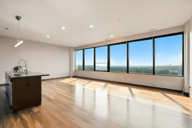 $245,000 | 5601 Smetana Drive, Unit 1010, Minnetonka, MN 55343