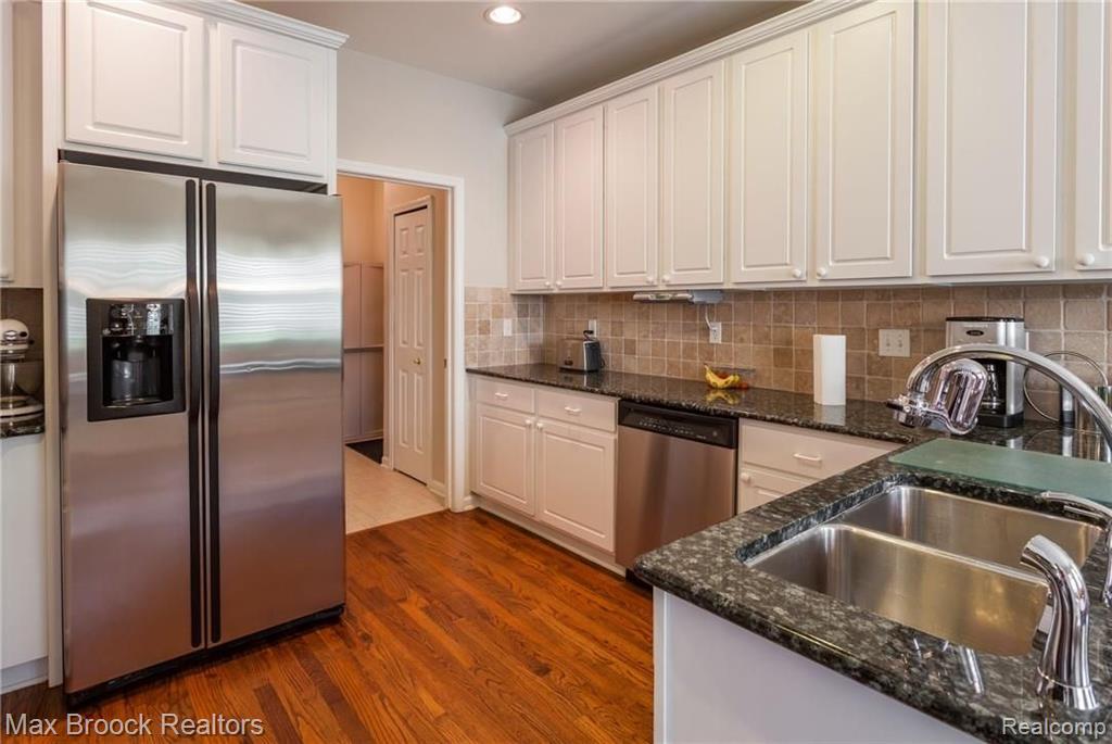 2280 Creek Bend Rochester Hills, MI 48309 - Photo 19 of 35