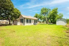 $1,975 | 307 South Crockett Street, Edgewood, TX 75117