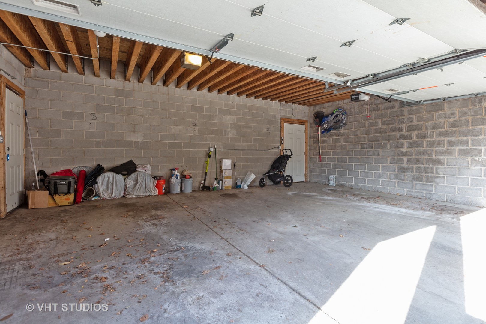 1429 West Fillmore Street, Unit 2 Chicago, IL 60607 - Photo 14 of 14 a view of a garage
