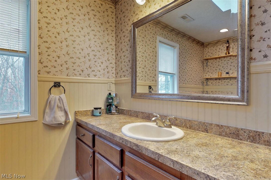 2472 Dentzler Road Parma, OH 44134 - Photo 19 of 35