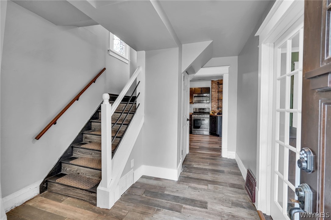 239 Roesch Avenue Buffalo, NY 14207 - Photo 3 of 45