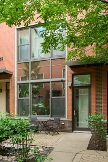 $525,000 | 952 North Crosby Street, Chicago, IL 60610