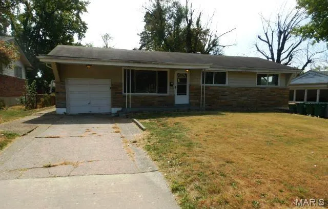 $84,900 | 2246 Berwyn Drive, St. Louis, MO 63136