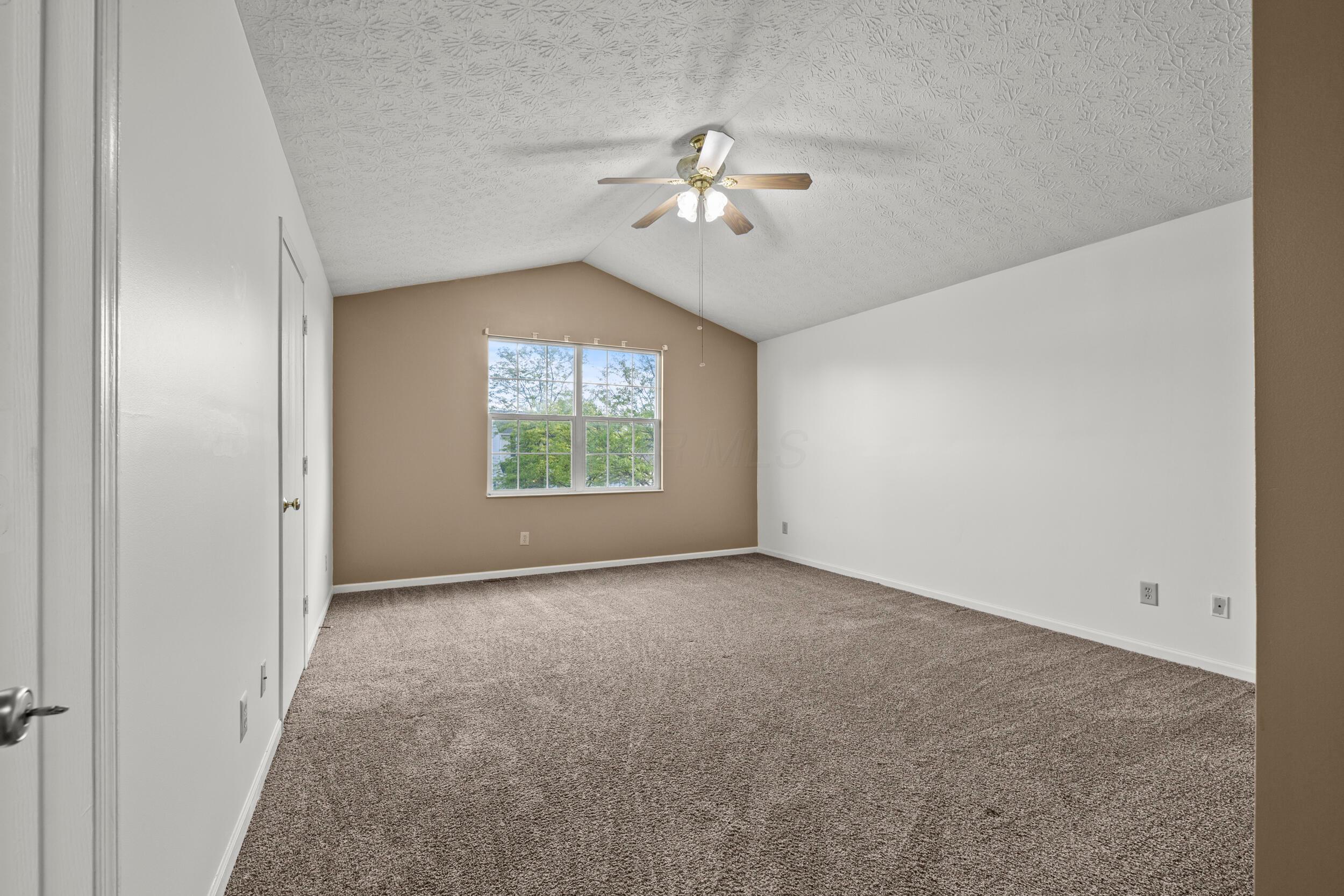 2077 Waymont Road Columbus, OH 43229 - Photo 19 of 27 20_primary suite 01