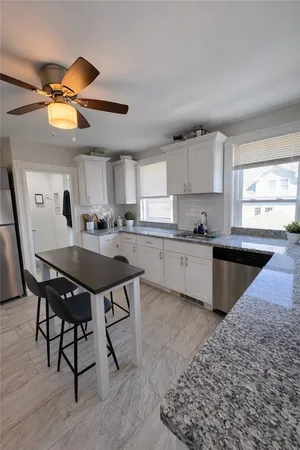 $2,350 | 299 State Street, Unit 2, Bristol, RI 02809