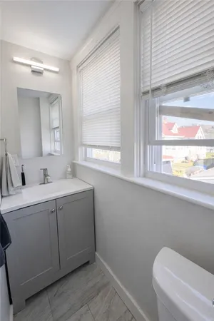 $2,350 | 299 State Street, Unit 2, Bristol, RI 02809