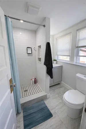 $2,350 | 299 State Street, Unit 2, Bristol, RI 02809