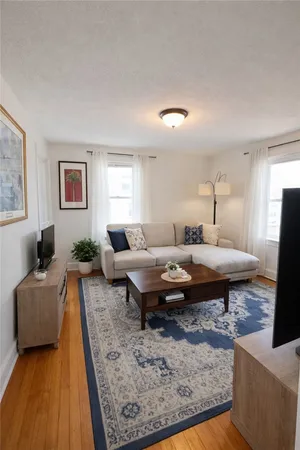 $2,350 | 299 State Street, Unit 2, Bristol, RI 02809