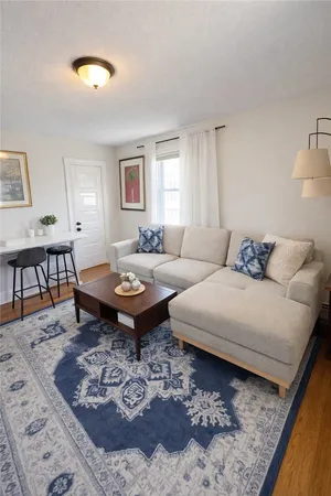 $2,350 | 299 State Street, Unit 2, Bristol, RI 02809