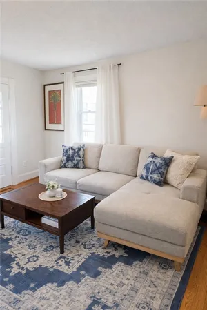 $2,350 | 299 State Street, Unit 2, Bristol, RI 02809