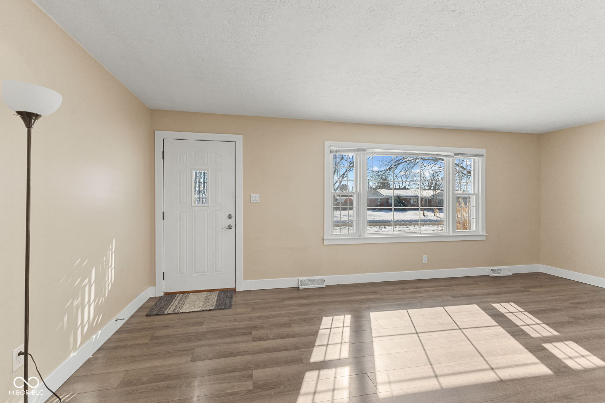 656 Daugherty Street Columbus, IN 47201 - Photo 4 of 35