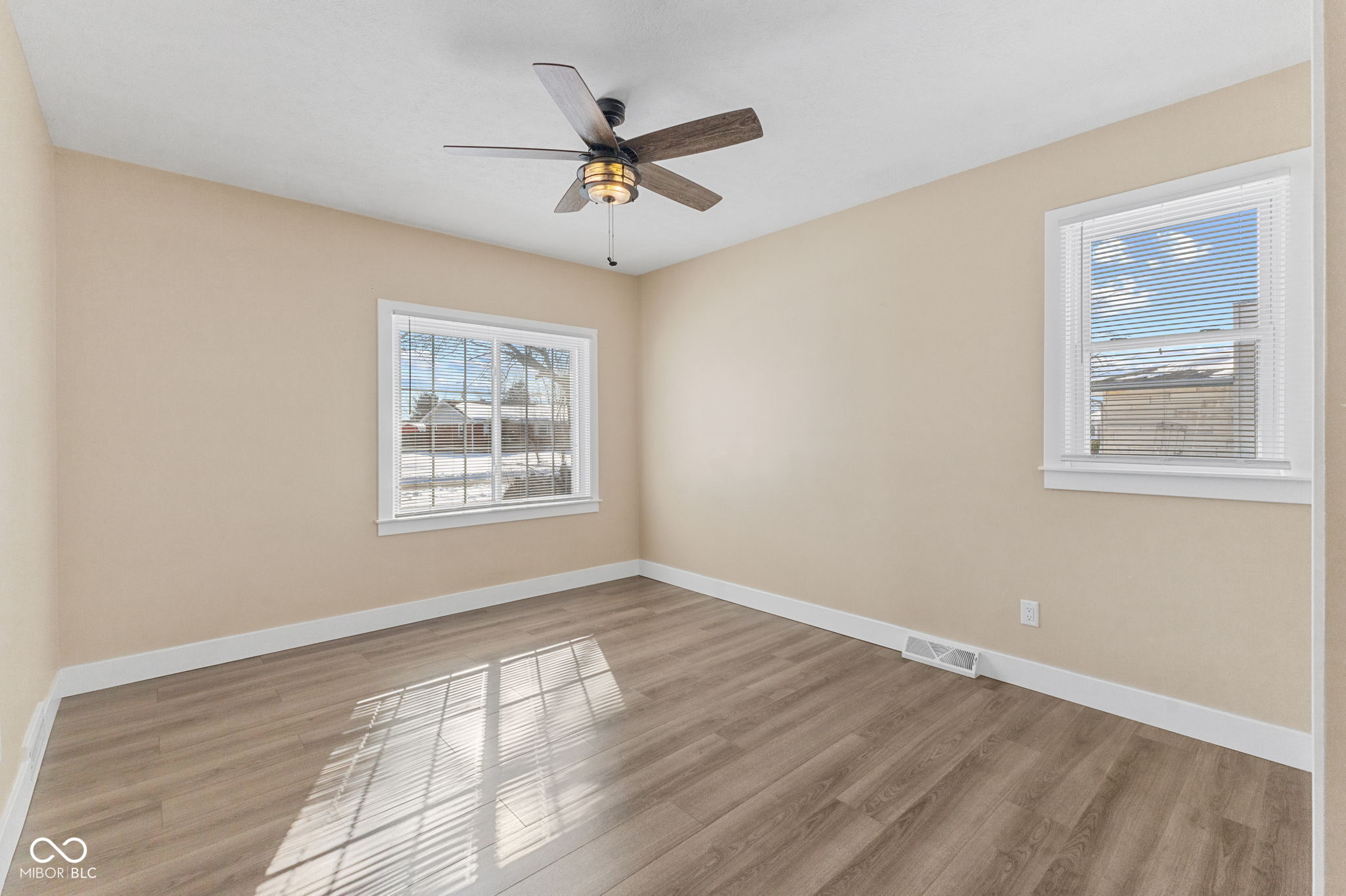 656 Daugherty Street Columbus, IN 47201 - Photo 7 of 35