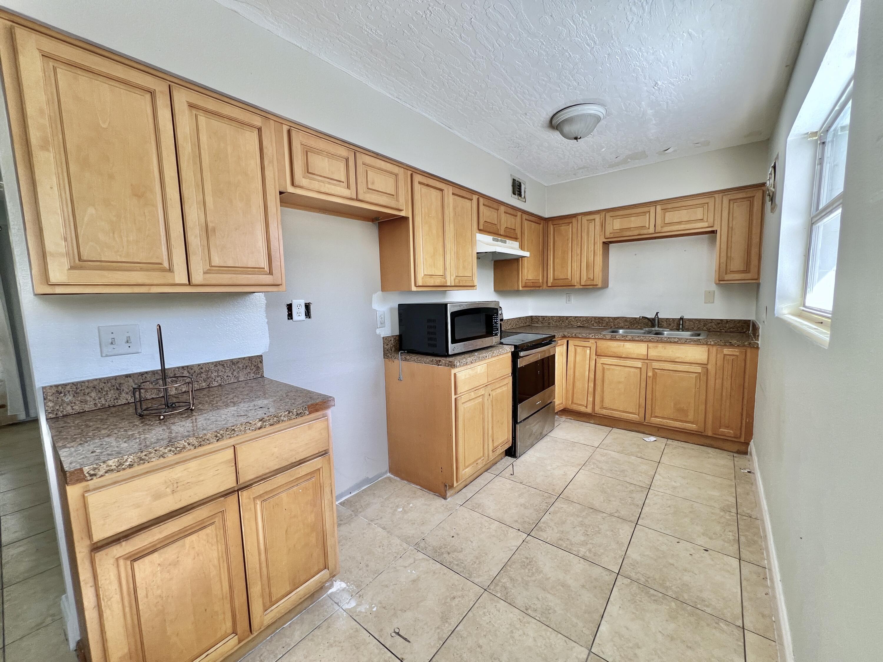 1215 Alamanda Lane Cocoa, FL 32922 - Photo 5 of 17 Kitchen