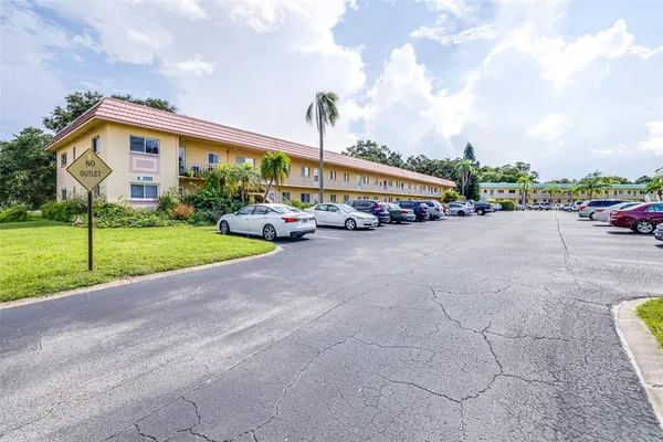 $1,100 | 2003 Greenbriar Boulevard, Unit 16, Clearwater, FL 33763