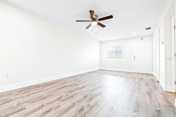 $1,100 | 2003 Greenbriar Boulevard, Unit 16, Clearwater, FL 33763