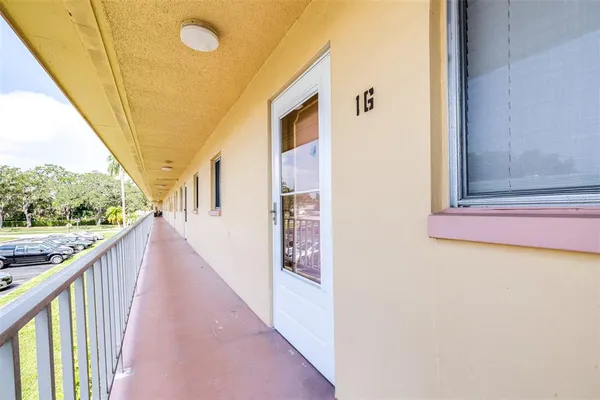 $1,100 | 2003 Greenbriar Boulevard, Unit 16, Clearwater, FL 33763