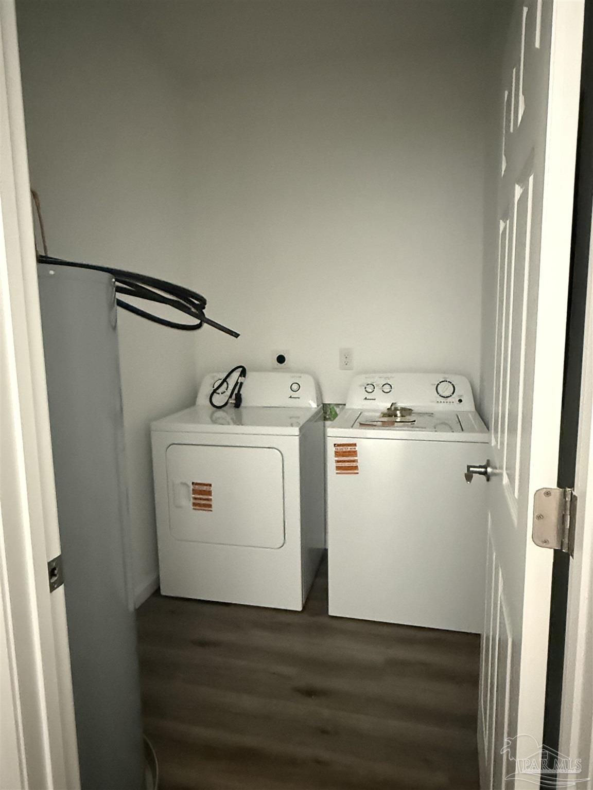 654 Nix Road Pensacola, FL 32506 - Photo 9 of 11 a utility room with dryer and washer