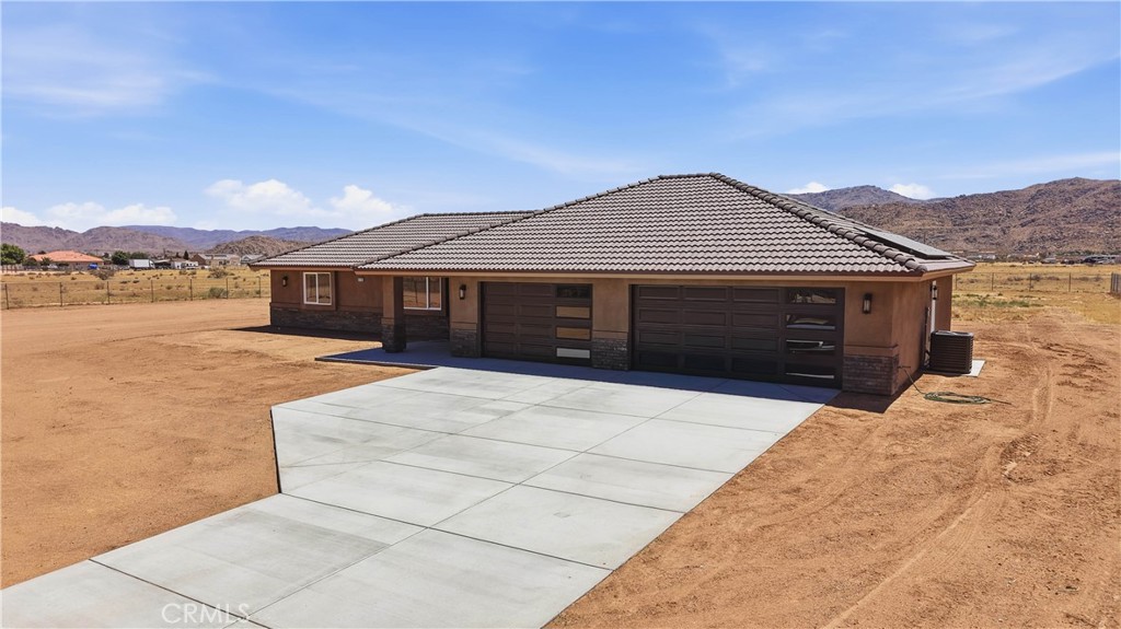 13119 Candlewood Road Apple Valley, CA 92308 - Photo 4 of 52
