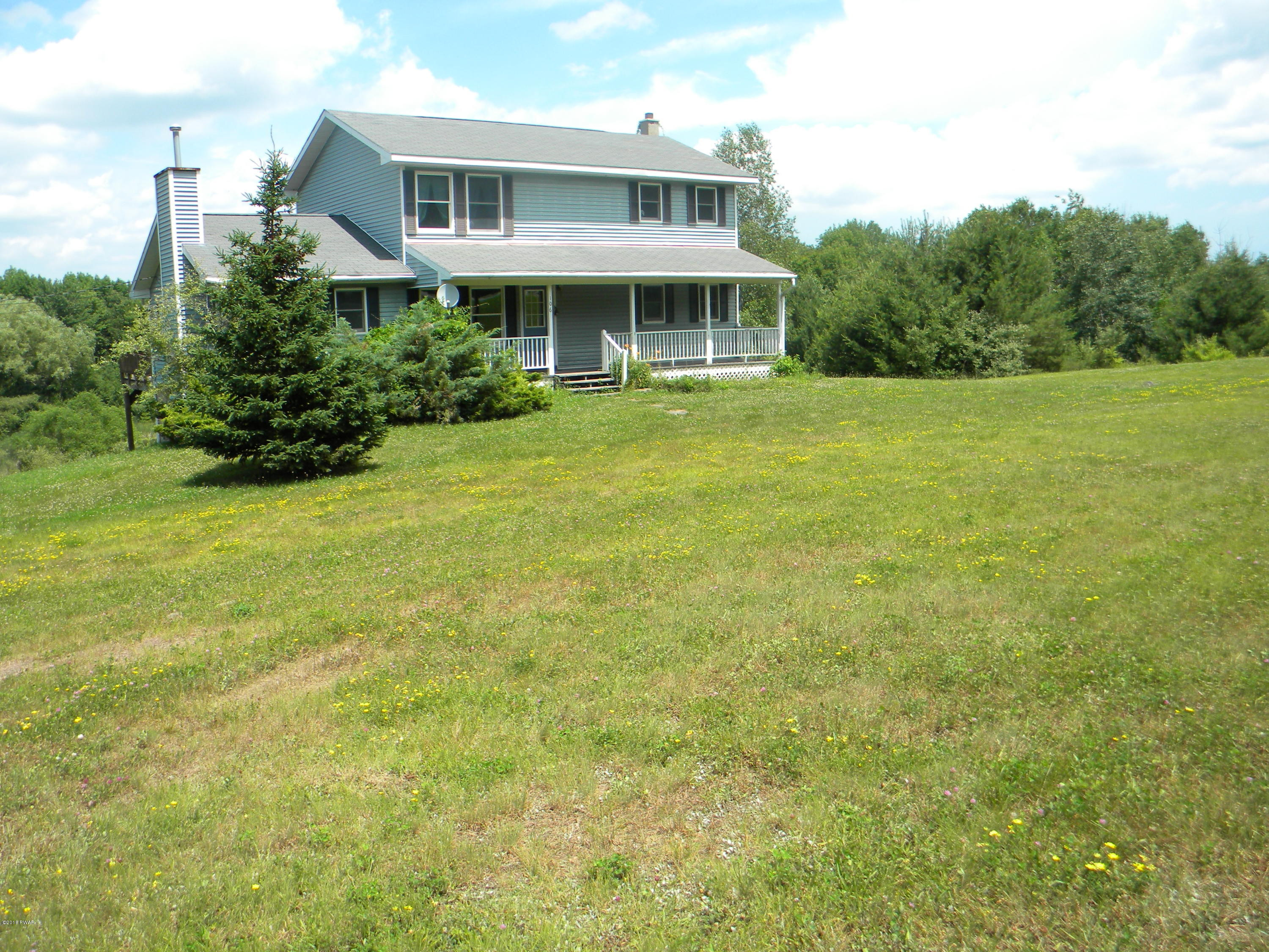 106 Hoadleys Road Hawley, PA 18428 - Photo 1 of 33 BIG FRIENDLY HOME