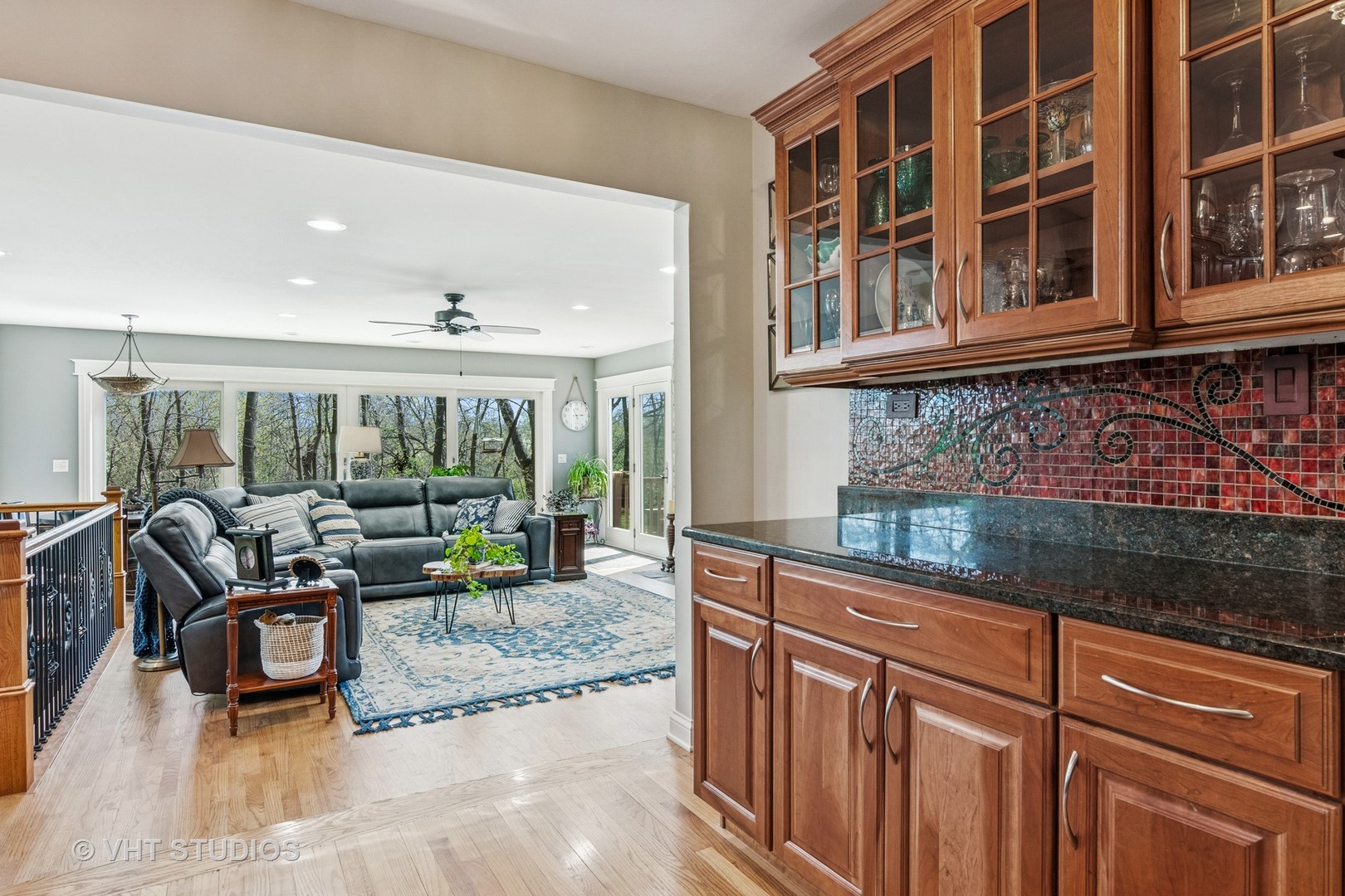 59 2s283 Route Warrenville, IL 60555 - Photo 20 of 49 a living room with furniture