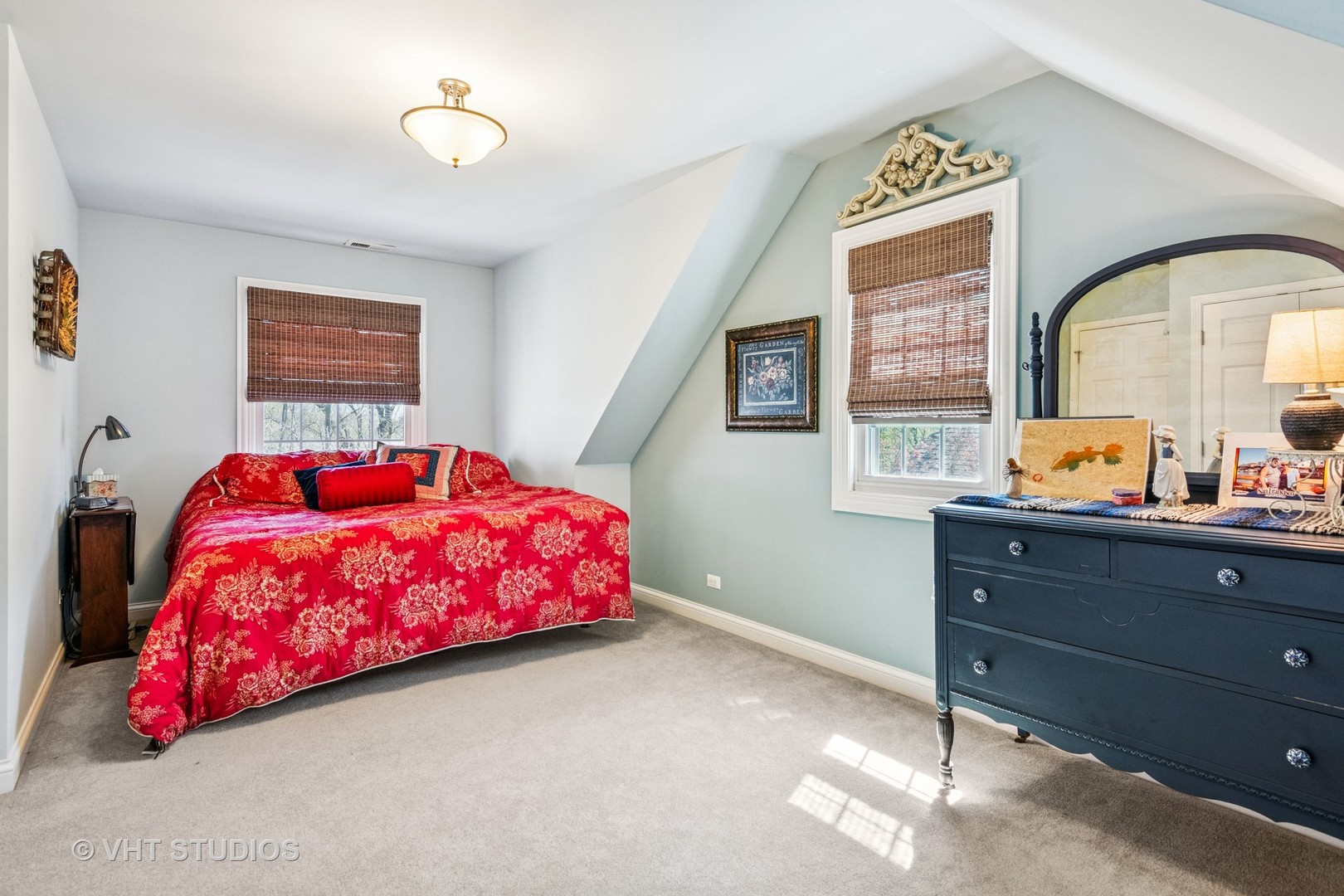 59 2s283 Route Warrenville, IL 60555 - Photo 37 of 49 a bedroom with a bed and a dresser