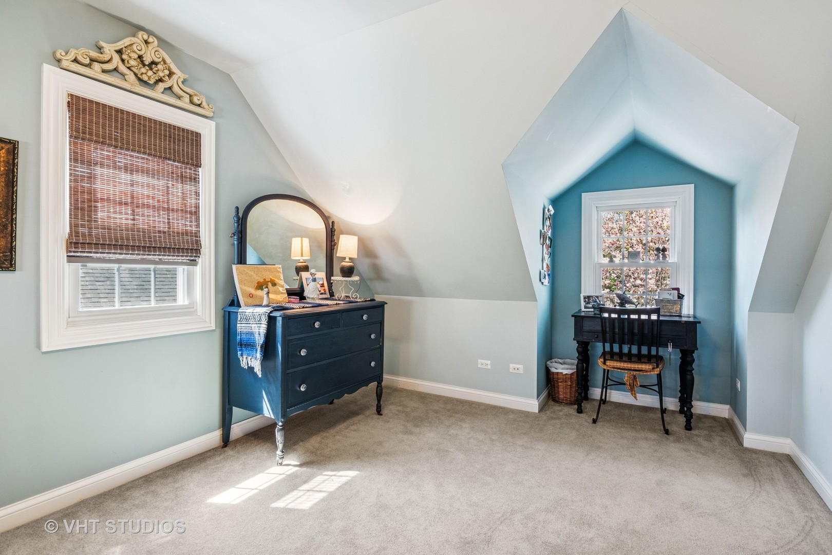 59 2s283 Route Warrenville, IL 60555 - Photo 38 of 49 a bed room with a bed and a window