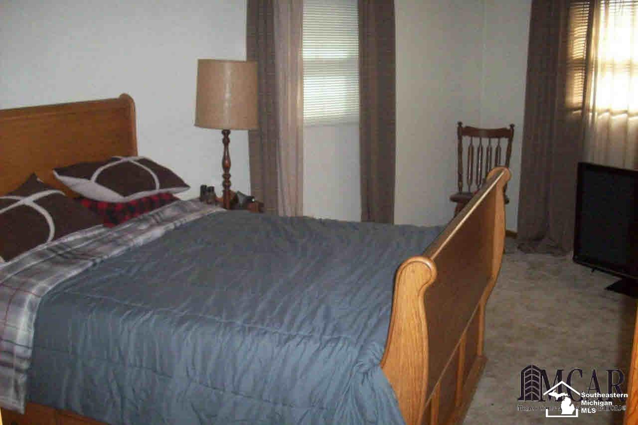450 Steiner Road Monroe, MI 48162 - Photo 9 of 23 21389212-8.JPG