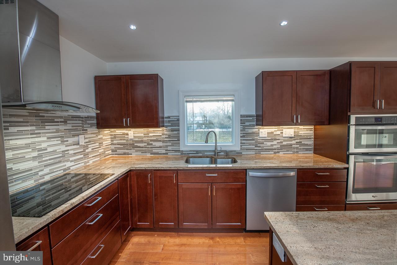 125 Andover Drive Exton, PA 19341 - Photo 13 of 43 Tile backsplash