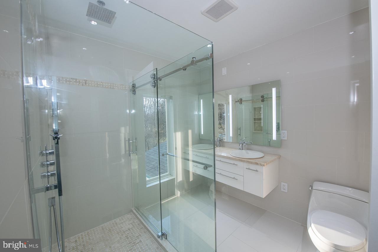 125 Andover Drive Exton, PA 19341 - Photo 25 of 43 2nd floor bath