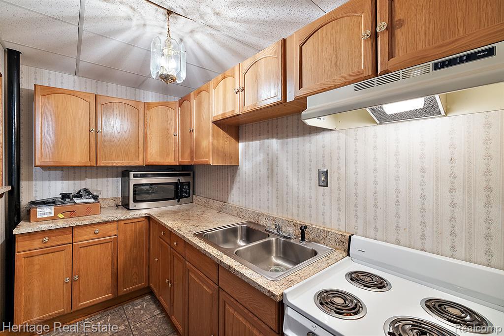 2926 Alexander Street Rochester Hills, MI 48309 - Photo 28 of 34