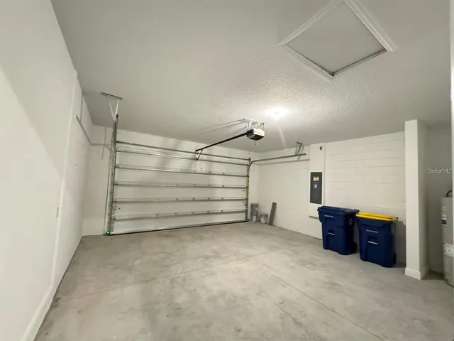 a view of room that has room and closet