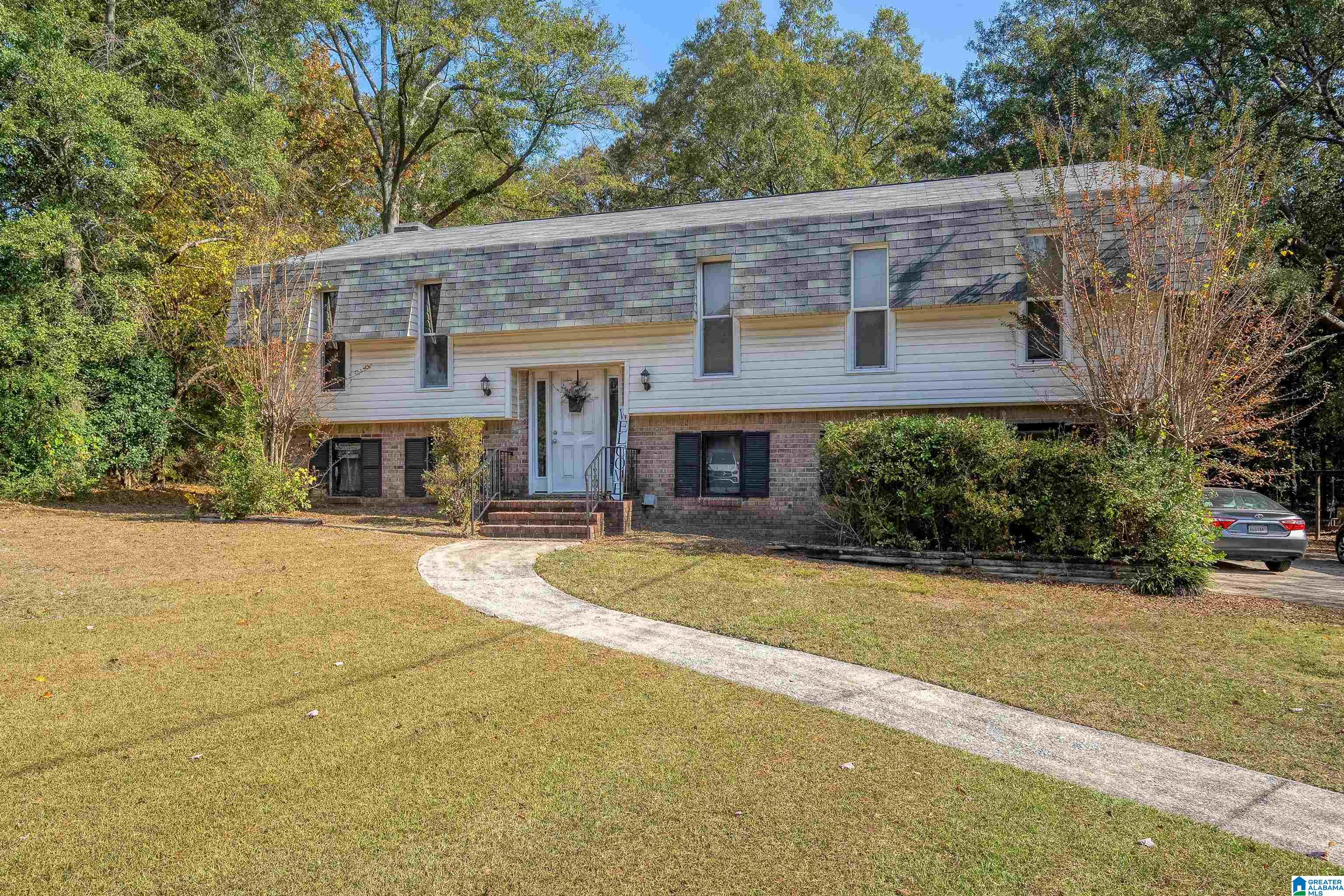 992 Ryecroft Road Pelham, AL 35124 - Photo 2 of 24