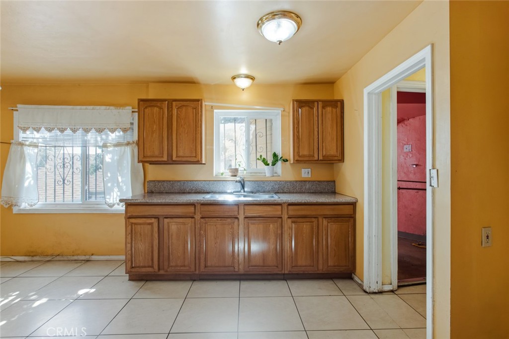 3984 Barrett Road Los Angeles, CA 90032 - Photo 11 of 23 Kitchen
