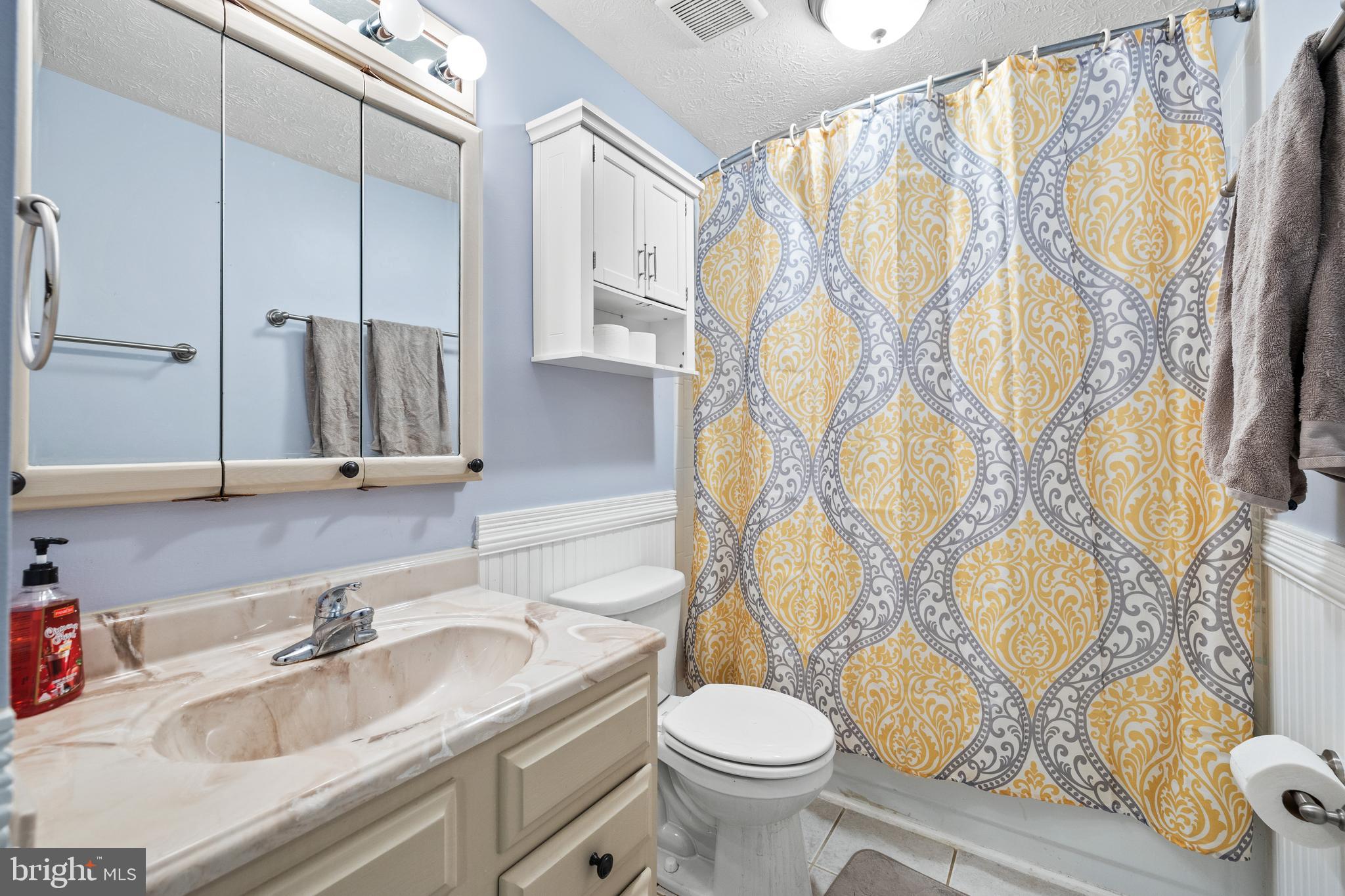 16 Turnmill Court Nottingham, MD 21236 - Photo 14 of 20 Hall Bath