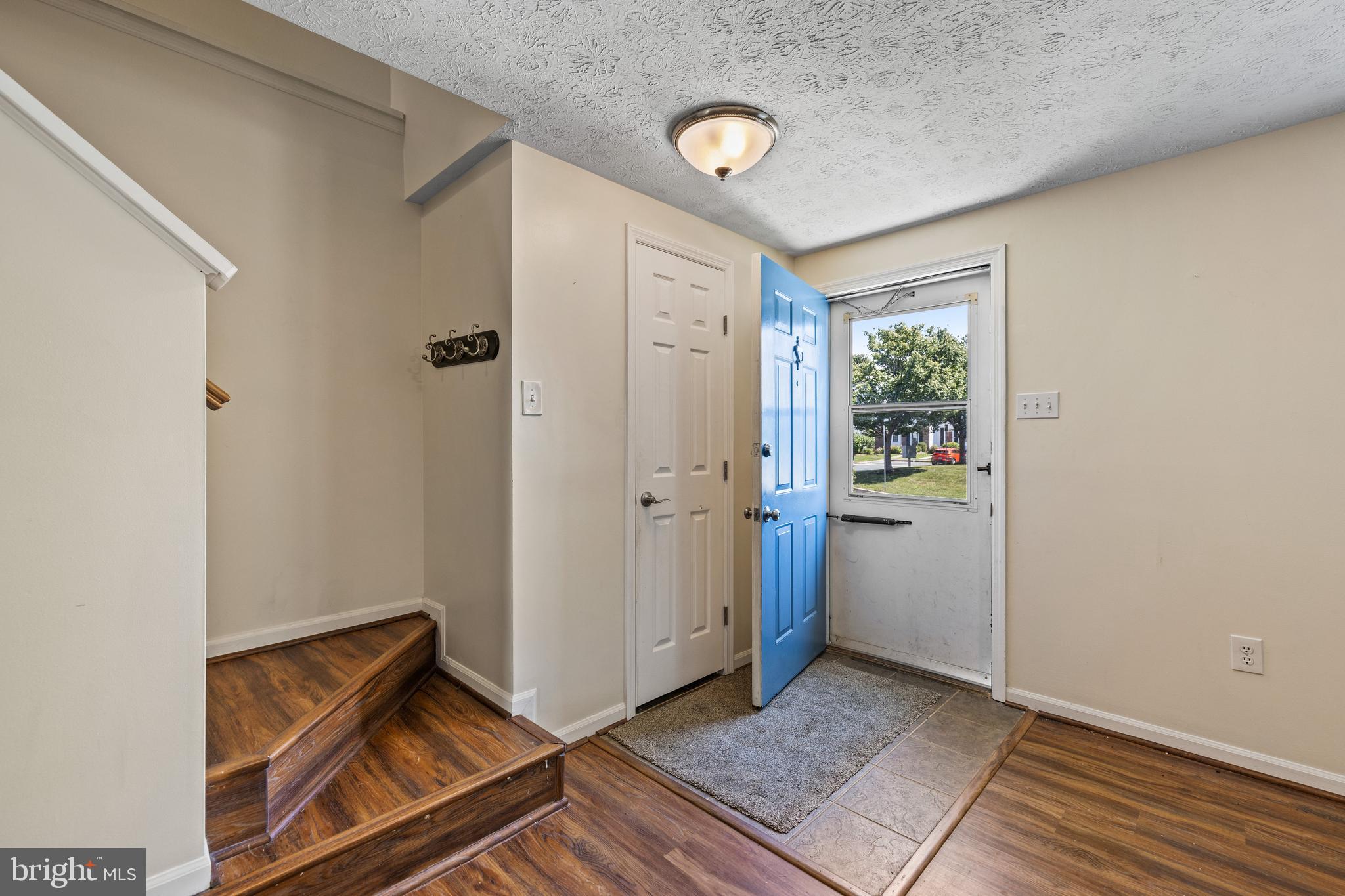 16 Turnmill Court Nottingham, MD 21236 - Photo 2 of 20 Foyer