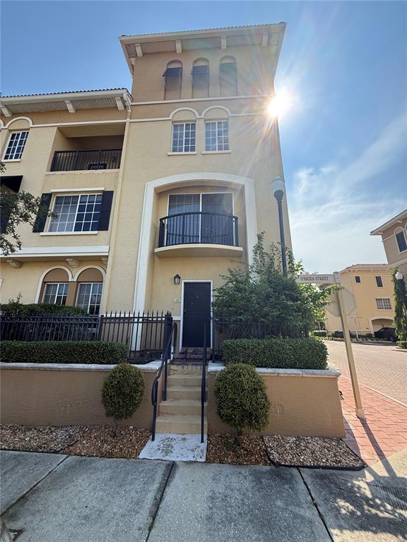 120 South Obrien Street Tampa, FL 33609 - Photo 2 of 47 a front view of a building