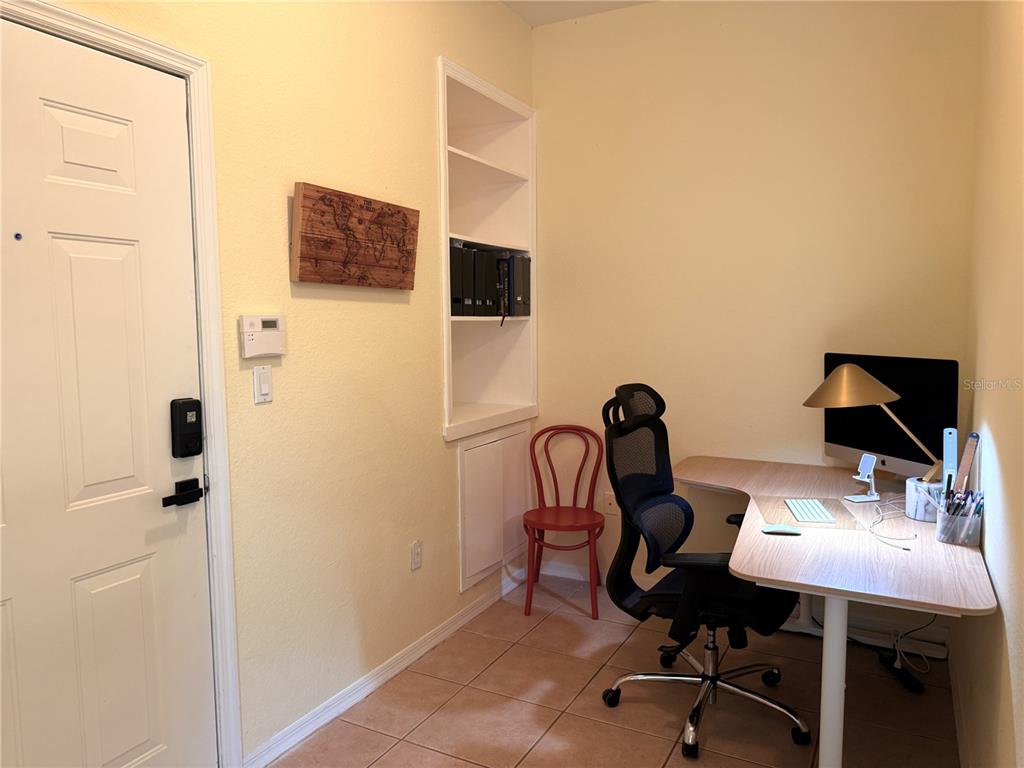 120 South Obrien Street Tampa, FL 33609 - Photo 29 of 47 a view of a workspace with furniture