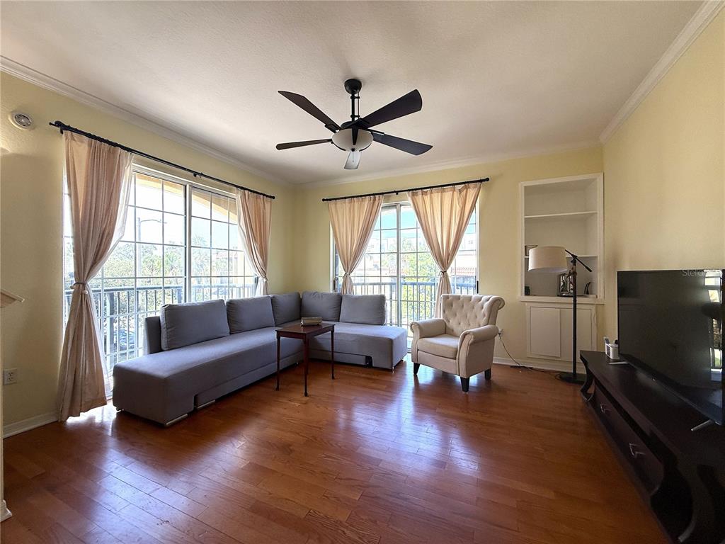 120 South Obrien Street Tampa, FL 33609 - Photo 3 of 47 a living room with furniture and a flat screen tv