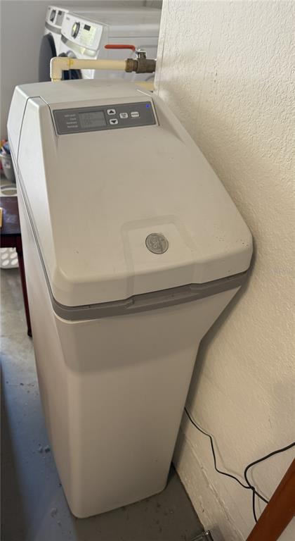 120 South Obrien Street Tampa, FL 33609 - Photo 31 of 47 a utility room with dryer and washer