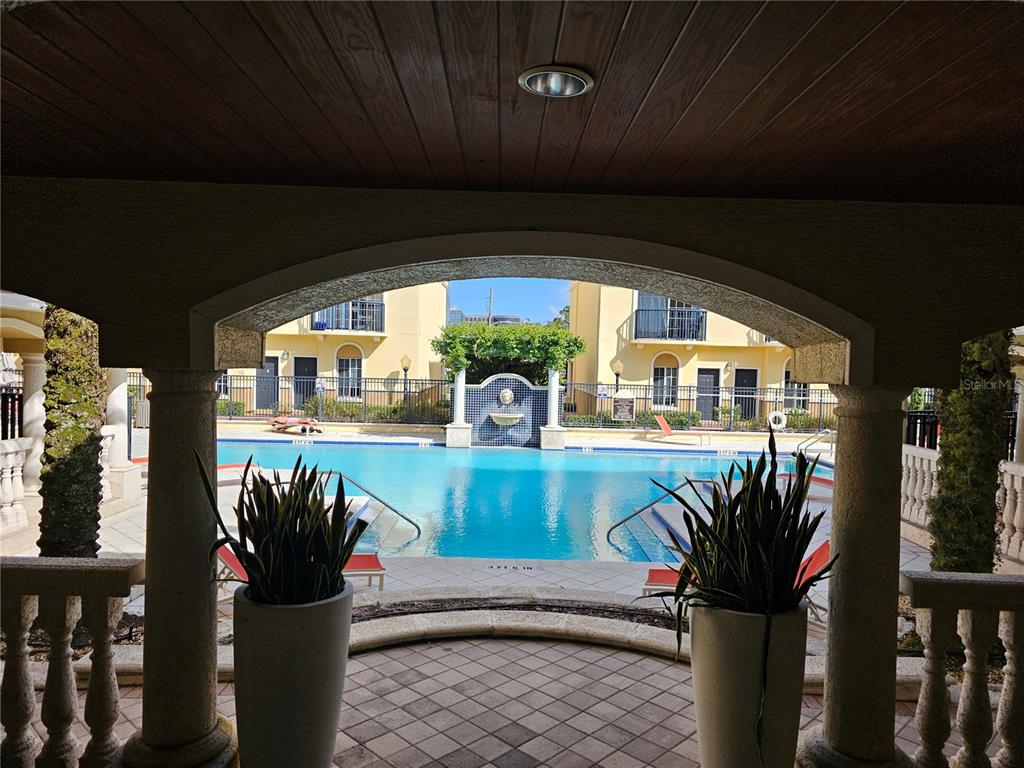 120 South Obrien Street Tampa, FL 33609 - Photo 38 of 47 a living room with fireplace furniture and a potted plant