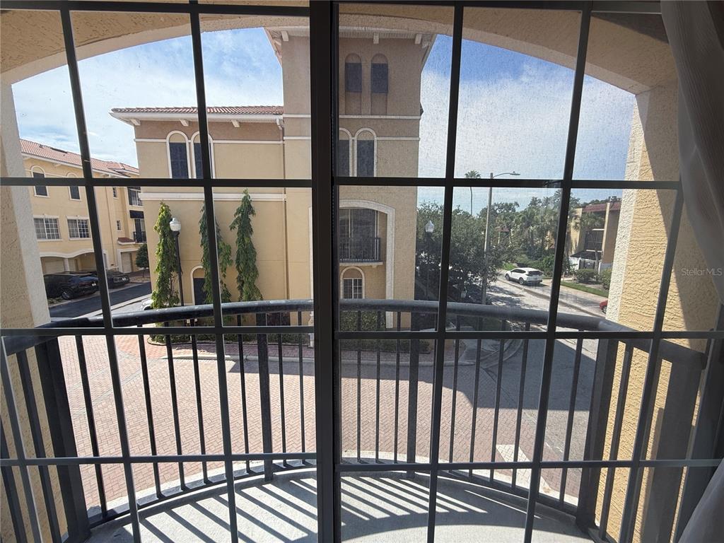 120 South Obrien Street Tampa, FL 33609 - Photo 4 of 47 a view of staircase with a view of a balcony