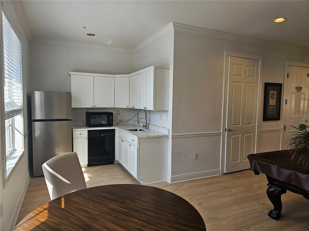 120 South Obrien Street Tampa, FL 33609 - Photo 46 of 47 a kitchen with a refrigerator and a stove top oven